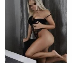 Isalyne escorts in Country Club Hills, IL